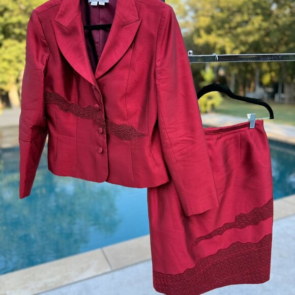 Stunning in Red!! Size 10 2 Piece Shimmery Kay Unger Suit-Skirt Set - Picture 5 of 6